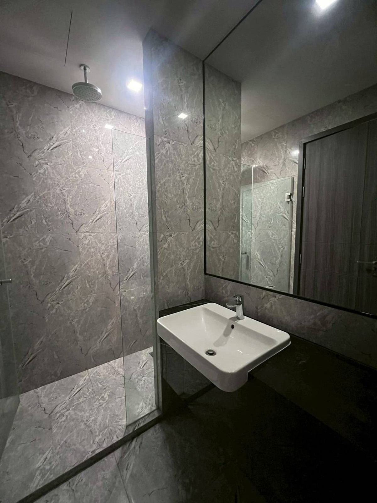 ให้เช่าคอนโดสุขุมวิท อโศก ทองหล่อ : Condo for rent  : Ashton Asoke , Closed MRT Sukhumvit/BTS Asoke/Terminal 21 (Rt-01)