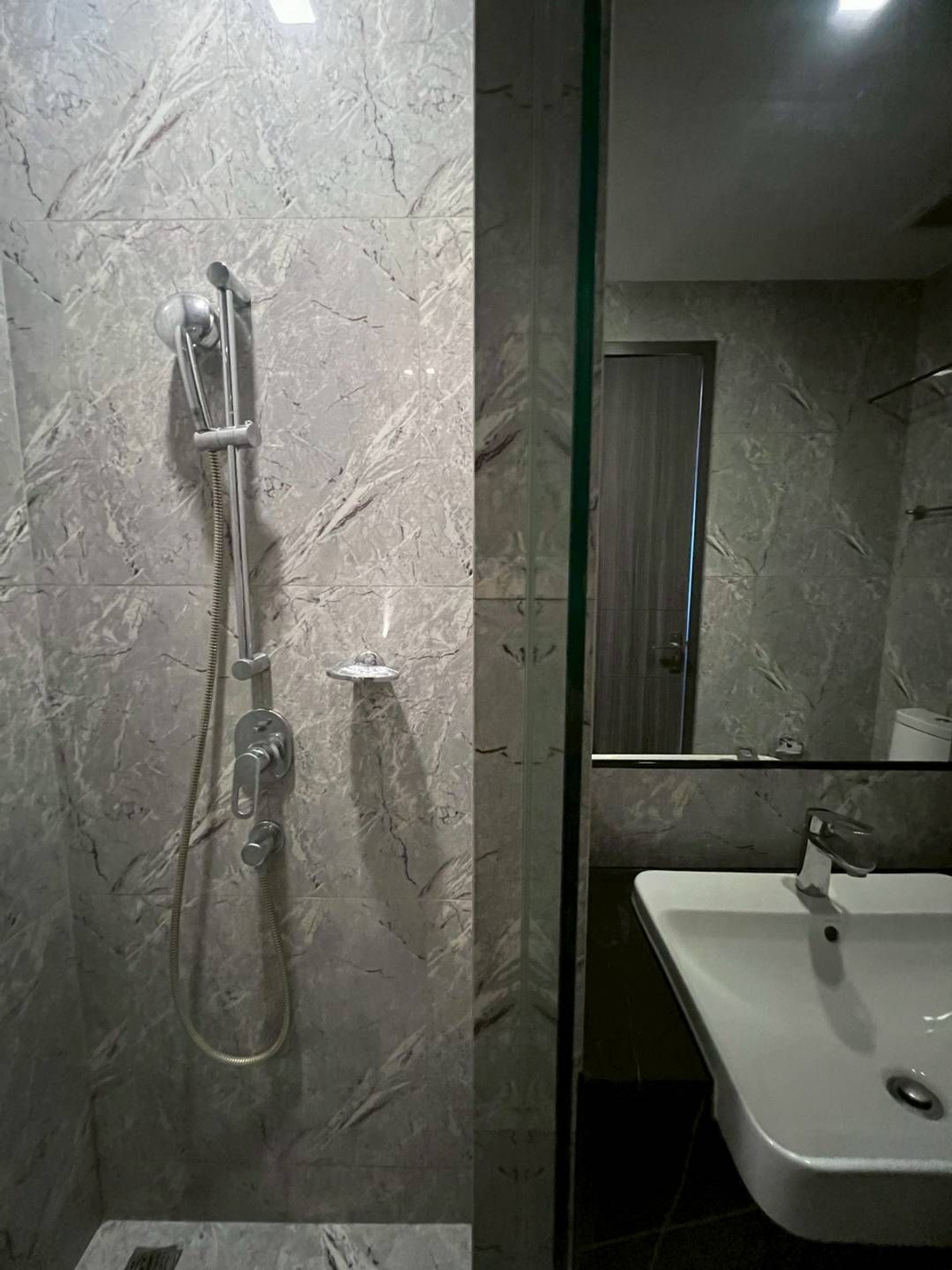 ให้เช่าคอนโดสุขุมวิท อโศก ทองหล่อ : Condo for rent  : Ashton Asoke , Closed MRT Sukhumvit/BTS Asoke/Terminal 21 (Rt-01)