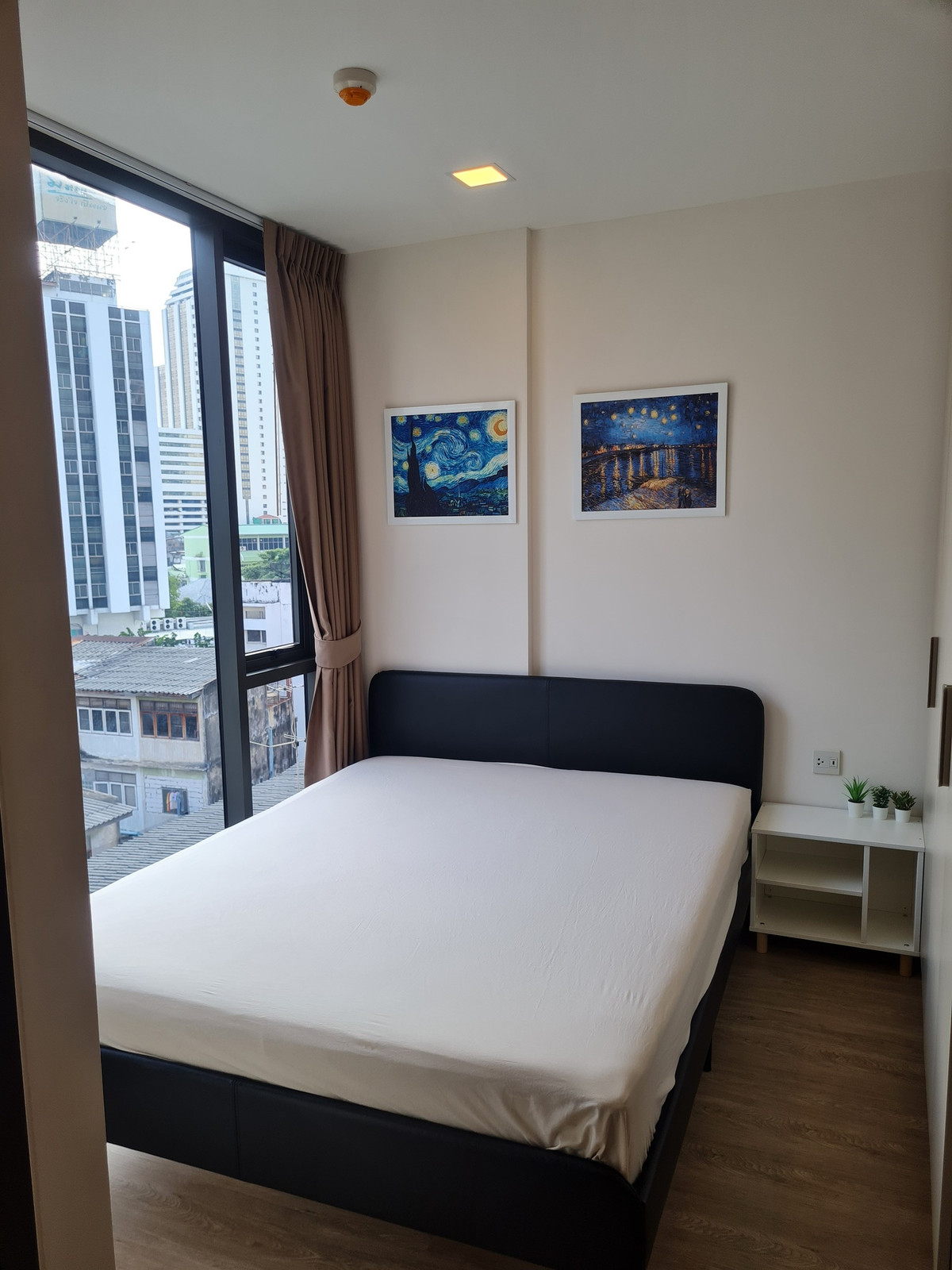 ให้เช่าคอนโดสยาม จุฬา สามย่าน : 🔥เดอะเนสท์ จุฬา–สามย่าน เข้าอยู่ มิถุนาได้ ราคาดีสุด เดินไปจุฬาได้ ครัวปิด