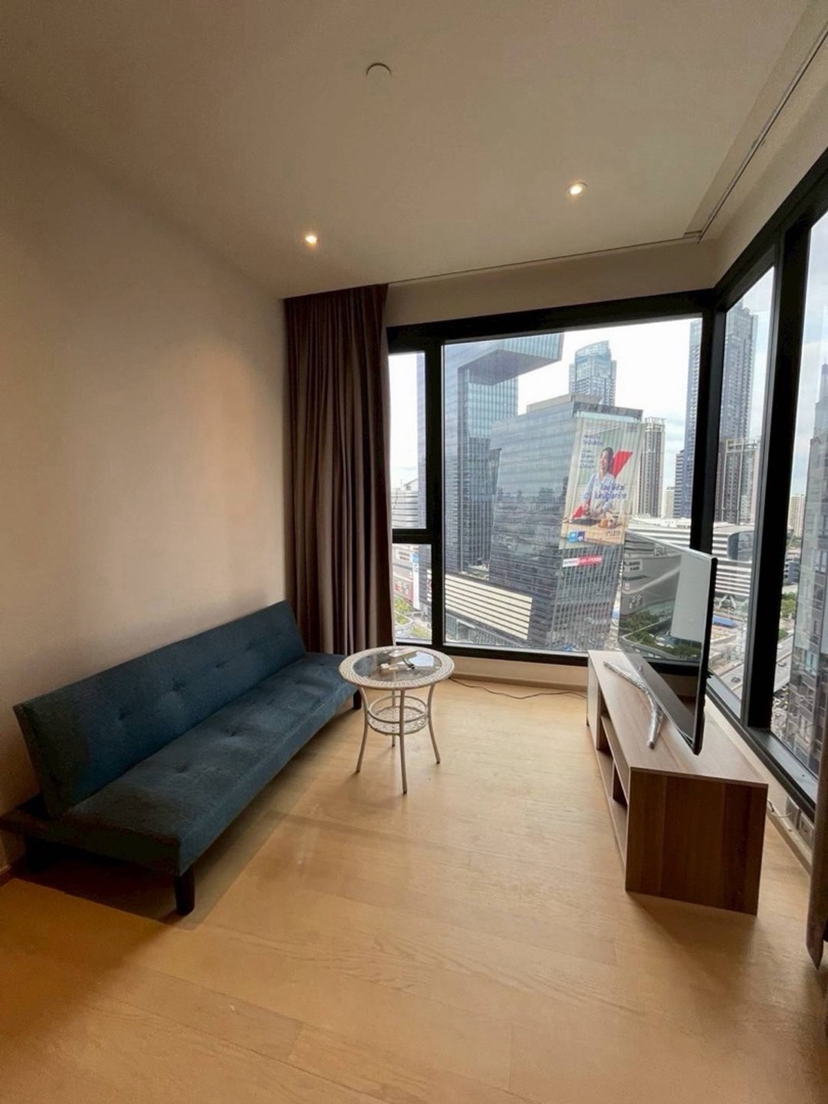 ขายคอนโดพระราม 9 เพชรบุรีตัดใหม่ RCA : คอนโด Ashton Asoke Rama 9 ใกล้ MRT พระราม 9 ขายพร้อมผู้เช่า ลงทุนปล่อยเช่าทันที ทำเล CBD ใกล้ Central Rama 9