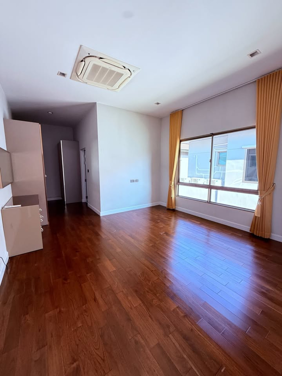 ให้เช่าบ้านสมุทรปราการ สำโรง : ให้เช่า 82ตรว 4นอน6น้ำ3จอด บ้านเดี่ยว 2 ชั้น แกรนด์ บางกอก บูเลอวาร์ด ศรีนครินทร์