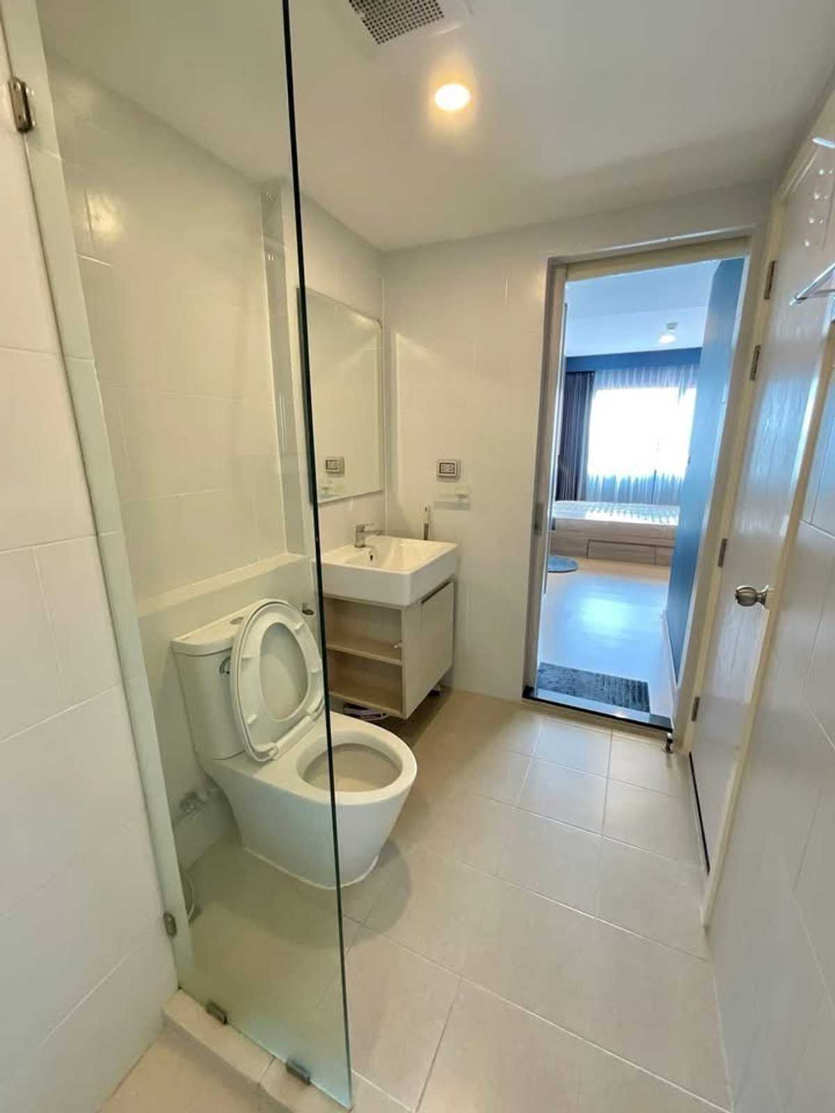 ให้เช่าคอนโดแจ้งวัฒนะ เมืองทอง : 🏢✨ ให้เช่า Chewathai Hallmark Ladprao – Chokchai 4 (Phase 1)
🔥 ห้องใหญ่ 40 ตร.ม. ครัวปิด ห้องมุม โปร่งมาก พร้อมเข้าอยู่ 🔥

💰 ค่าเช่า 18,000 บาท / เดือน (รวมค่าส่วนกลาง)
📦 ห้องพร้อมเข้าอยู่