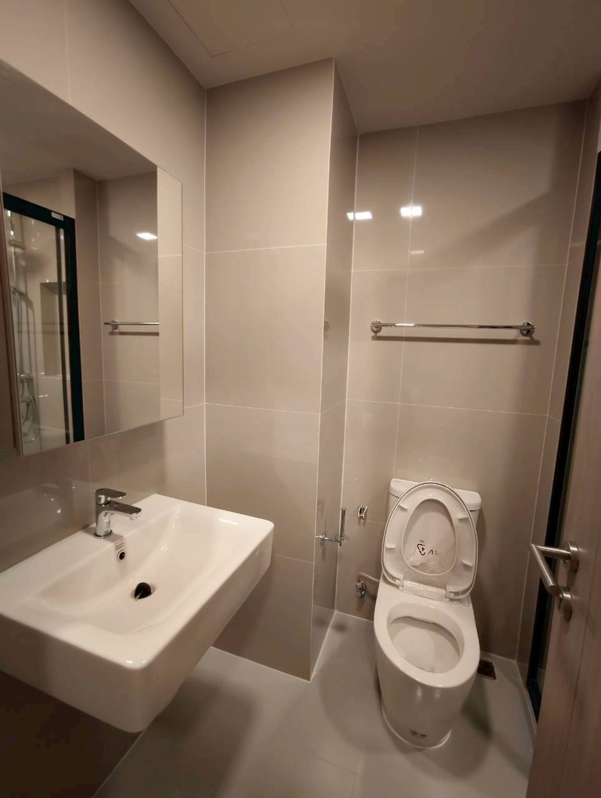 For RentCondoWongwianyai, Charoennakor : Best Price Flo By Sansiri Studio 25 Sqm 12,000-