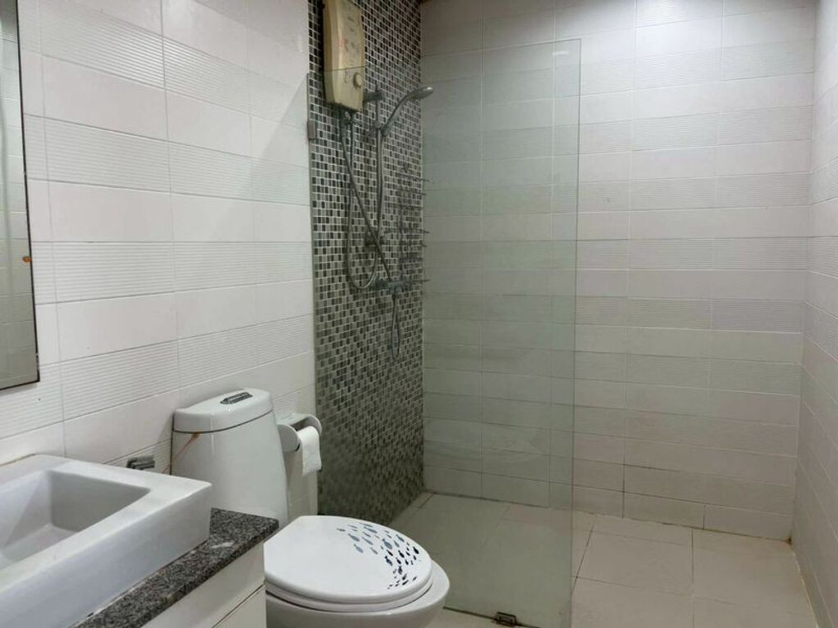 For RentCondoPattanakan, Srinakarin : For Rent The IRIS Rama 9 - Srinakarin Unit 515/45 (Pool view)