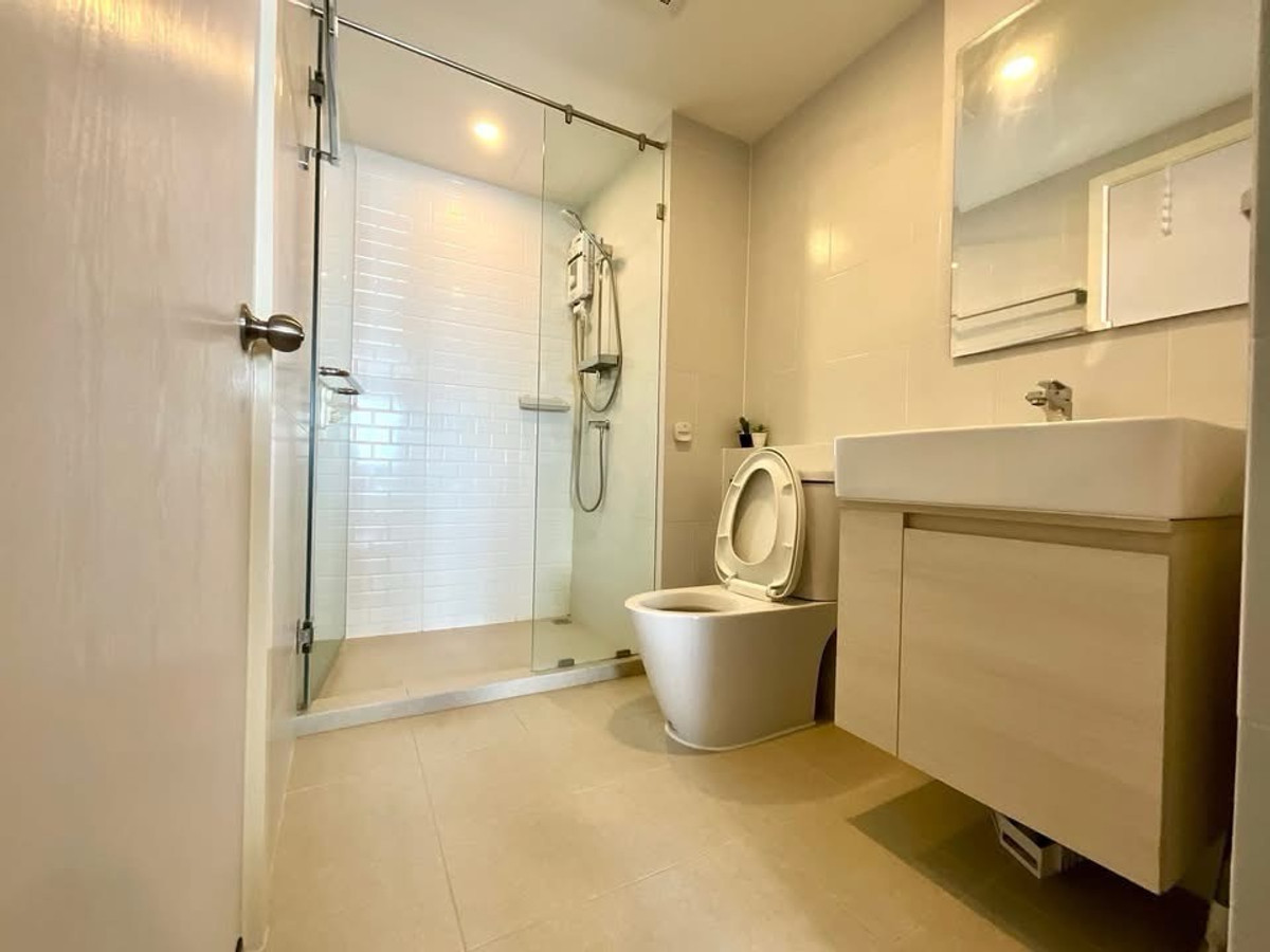 ให้เช่าคอนโดแจ้งวัฒนะ เมืองทอง : 🏢✨ ให้เช่า Chewathai Hallmark Ladprao – Chokchai 4 (Phase 1)
🔥 ห้องใหญ่ 40 ตร.ม. ครัวปิด ห้องมุม โปร่งมาก พร้อมเข้าอยู่ 🔥

💰 ค่าเช่า 18,000 บาท / เดือน (รวมค่าส่วนกลาง)
📦 ห้องพร้อมเข้าอยู่