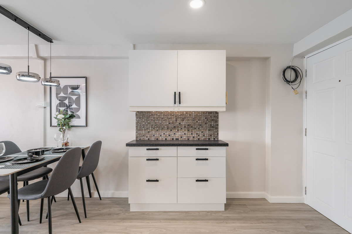 ขายคอนโดบางนา แบริ่ง ลาซาล : ขายคอนโด : 2 ห้องนอน  Bangna Place  คอนโดทำเลทองบางนา!   (Rt-01)