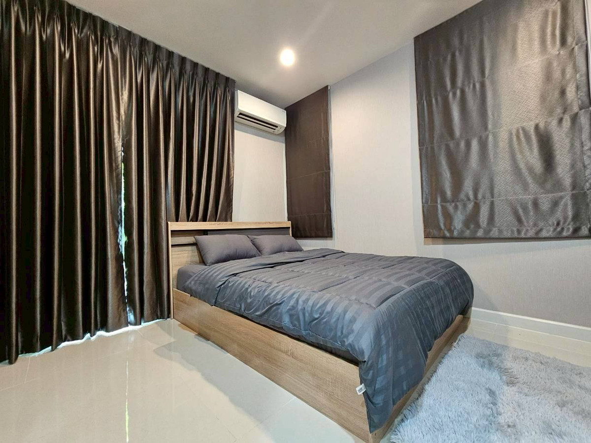 บ้านวิภาวดี ดอนเมือง หลักสี่ : ให้เช่า/ขาย บ้านหรู 3ชั้น  ภัสสร สรงประภา ดอนเมือง เนื้อที่มากถึง 60 ตรว. พื้นที่ใช้สอย 275 ตร.ม. 5 ห้องนอน  6ห้องน้ำ บ้านหลังพิเศษไม่มีบ้านตรงข้าม เป็น Private Zone ตกแต่งครบ Fully Furnished  ทำเลดีเดินทางเข้าเมืองสะดวก ใกล้สนามบินดอนเมือง