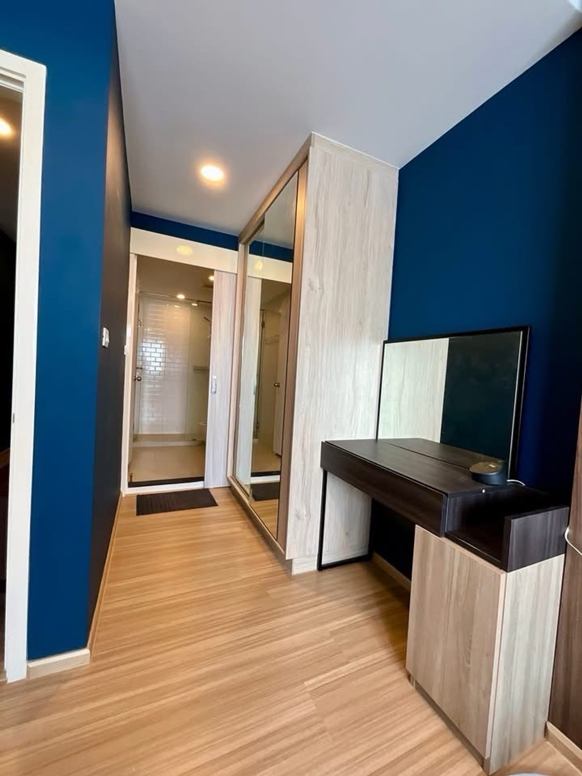 ให้เช่าคอนโดแจ้งวัฒนะ เมืองทอง : 🏢✨ ให้เช่า Chewathai Hallmark Ladprao – Chokchai 4 (Phase 1)
🔥 ห้องใหญ่ 40 ตร.ม. ครัวปิด ห้องมุม โปร่งมาก พร้อมเข้าอยู่ 🔥

💰 ค่าเช่า 18,000 บาท / เดือน (รวมค่าส่วนกลาง)
📦 ห้องพร้อมเข้าอยู่