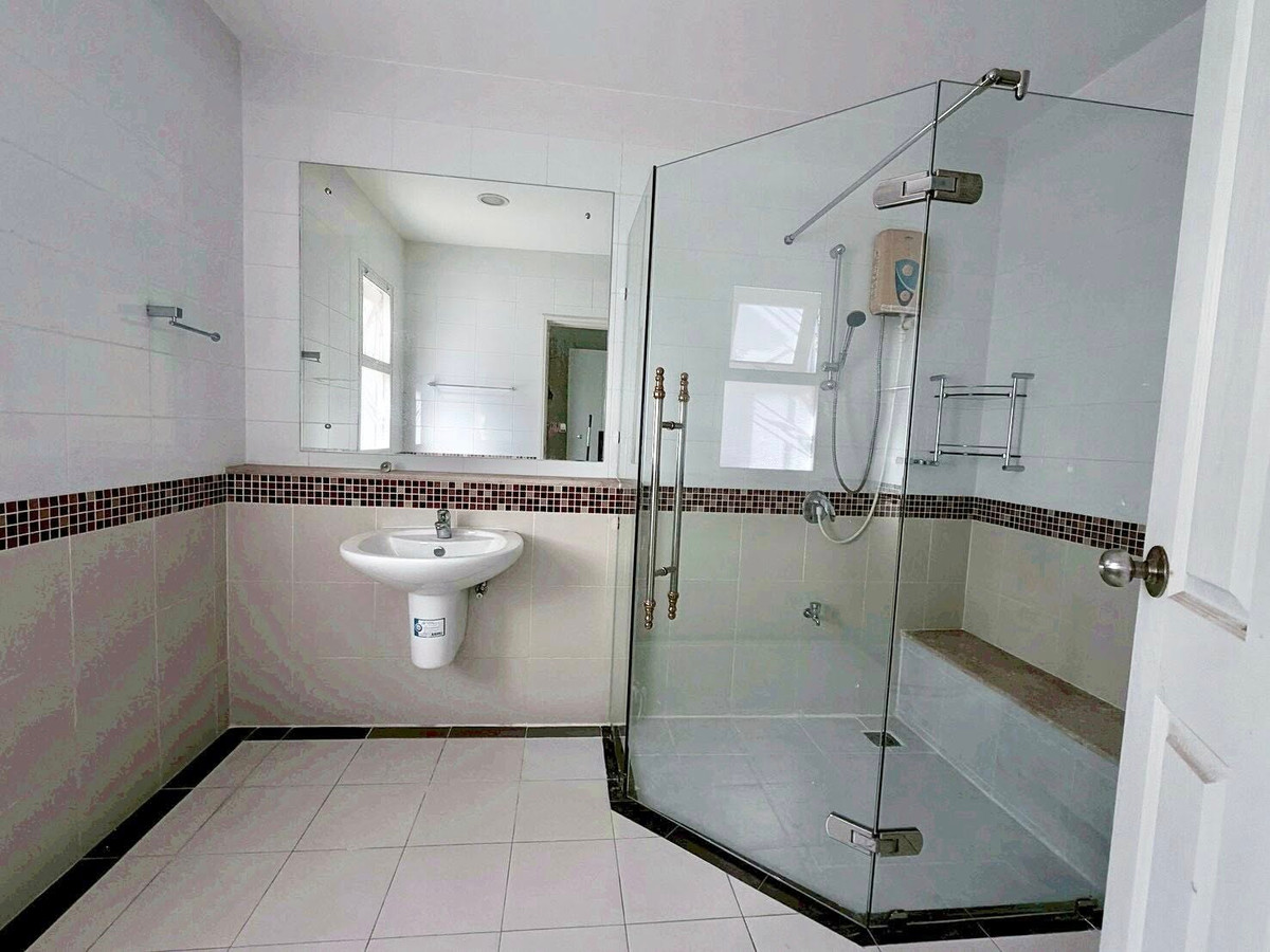 For RentTownhomeThaphra, Talat Phlu, Wutthakat : HR3319 Townhome for rent, Project: Urban Sathorn, corner house, wide area, connected to Sathorn only 10 minutes, near BTS Bang Wa.