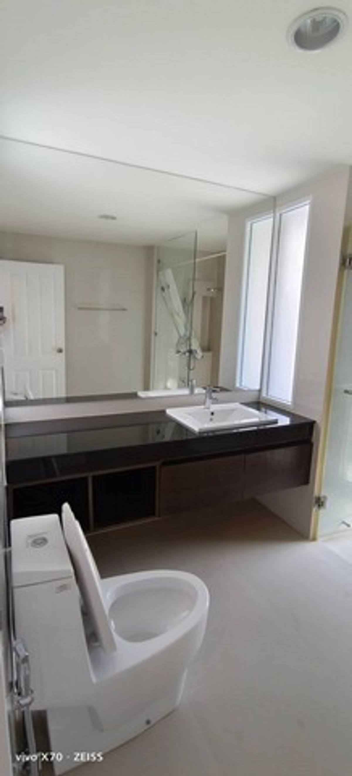 For RentHouseSamut Prakan,Samrong : HR3318 Luxury detached house for rent, Nara Botanic Srinakarin project, close to the Yellow Line, only 200 meters, built-in throughout, ready to move in.