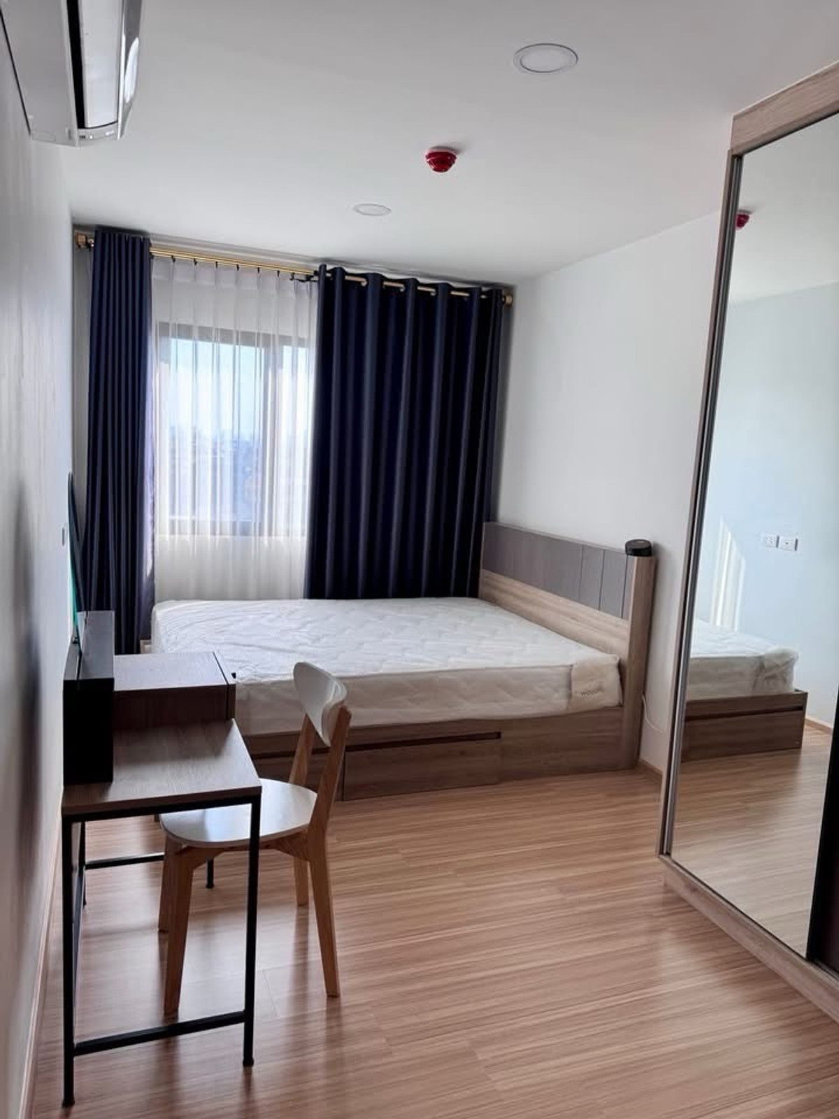 ให้เช่าคอนโดแจ้งวัฒนะ เมืองทอง : 🏢✨ ให้เช่าคอนโด Low-Rise ใกล้ MRT โชคชัย 4
📍 Chewathai Hallmark Ladprao – Chokchai 4 (Phase 1)

💰 ค่าเช่า 14,000 บาท / เดือน (รวมค่าส่วนกลางแล้ว)