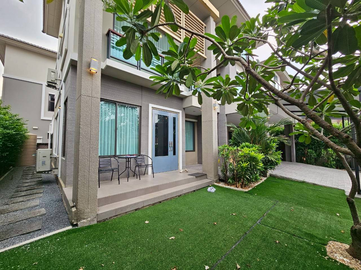 บ้านวิภาวดี ดอนเมือง หลักสี่ : ให้เช่า/ขาย บ้านหรู 3ชั้น  ภัสสร สรงประภา ดอนเมือง เนื้อที่มากถึง 60 ตรว. พื้นที่ใช้สอย 275 ตร.ม. 5 ห้องนอน  6ห้องน้ำ บ้านหลังพิเศษไม่มีบ้านตรงข้าม เป็น Private Zone ตกแต่งครบ Fully Furnished  ทำเลดีเดินทางเข้าเมืองสะดวก ใกล้สนามบินดอนเมือง