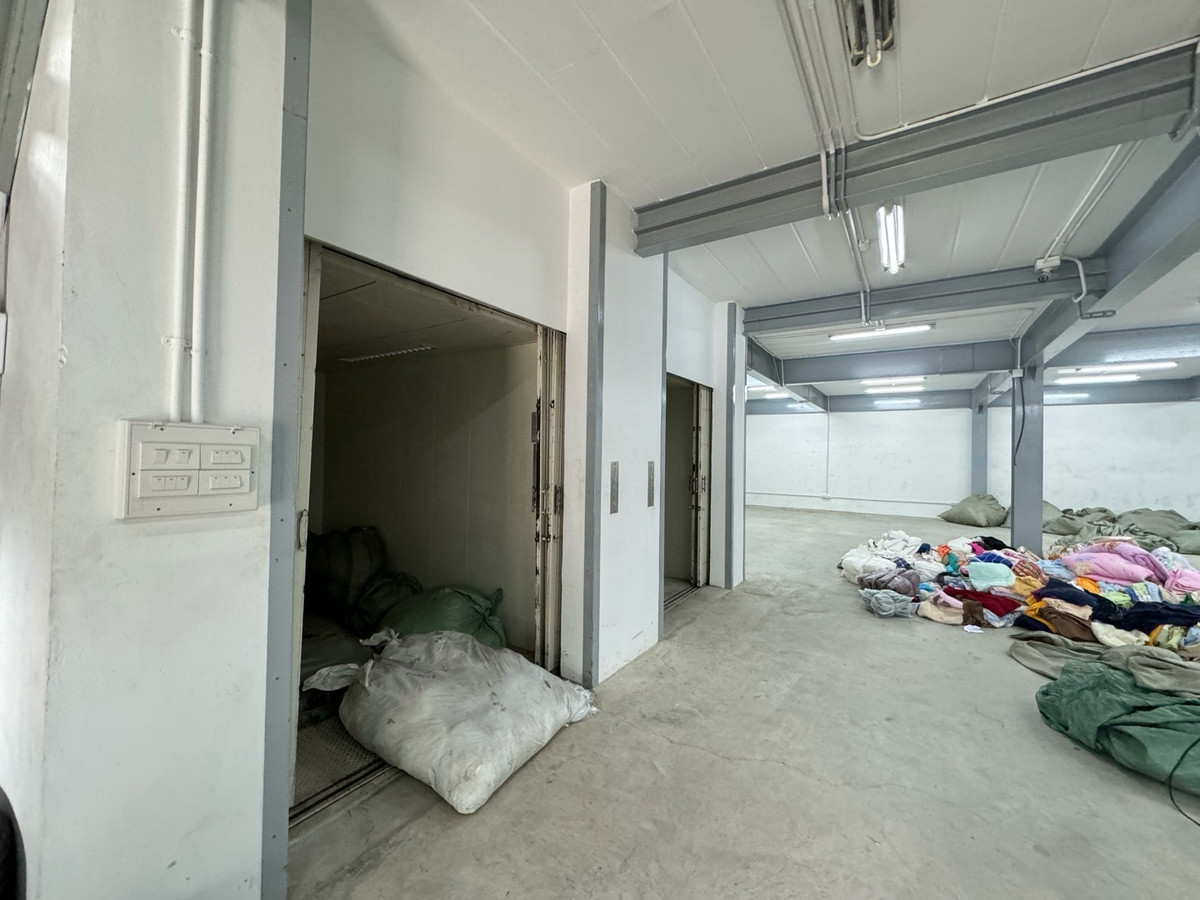 ให้เช่าโกดังเลียบทางด่วนรามอินทรา : 🔆ให้เช่าอาคารโกดังโพธิ์แก้ว 4ชั้น + ดาดฟ้ามีหลังคา 2,300 sq.m.มีลิฟท์🚗จอดรถ 8-10 คัน ว่างพร้อมเข้าอยู่ **🔆
