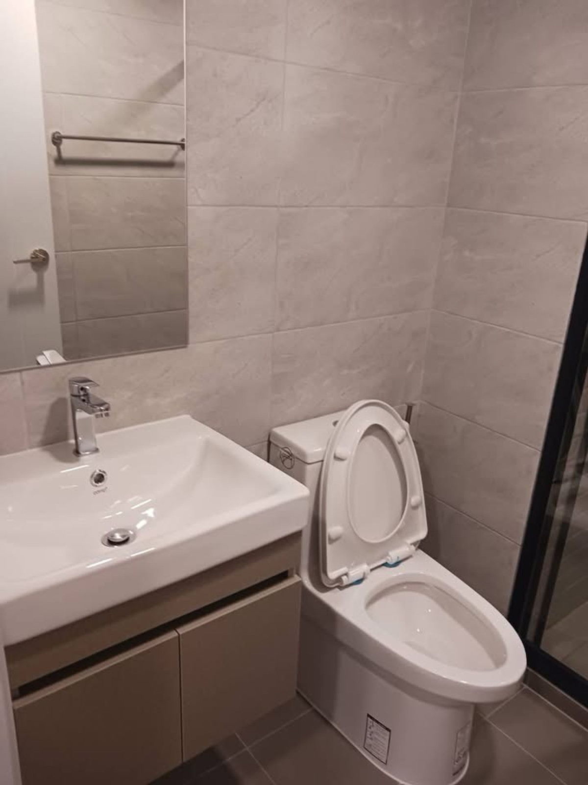 ให้เช่าคอนโดมีนบุรี-ร่มเกล้า : 🏢✨ ปล่อยเช่าคอนโด Atmoz Flow Minburi พร้อมเข้าอยู่ ✨🏢
💎 ห้องใหม่เอี่ยม สวยมาก เฟอร์ครบ พร้อมอยู่ทันที 💎

💰 ค่าเช่าเพียง 10,000 บาท / เดือน (รวมค่าส่วนกลางแล้ว)