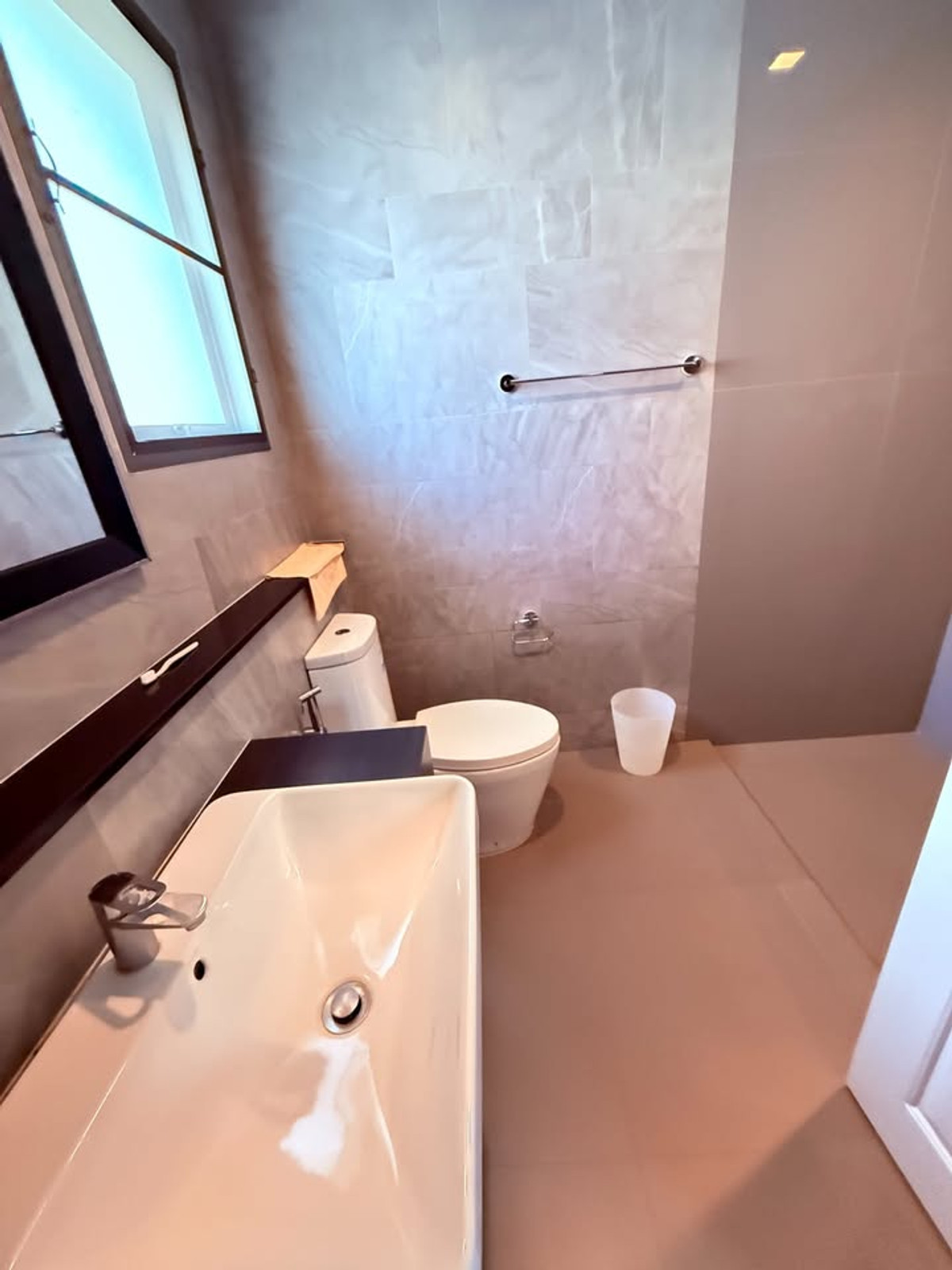 ให้เช่าบ้านสมุทรปราการ สำโรง : ให้เช่า 82ตรว 4นอน6น้ำ3จอด บ้านเดี่ยว 2 ชั้น แกรนด์ บางกอก บูเลอวาร์ด ศรีนครินทร์