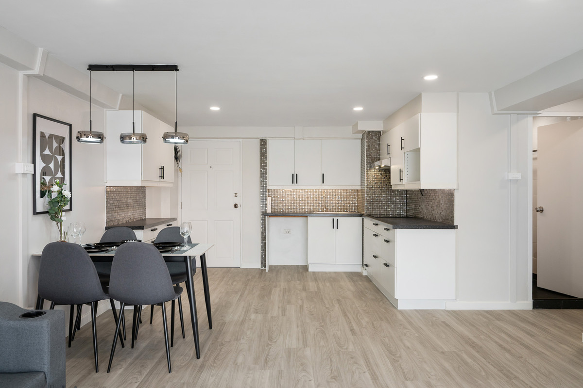 ขายคอนโดบางนา แบริ่ง ลาซาล : ขายคอนโด : 2 ห้องนอน  Bangna Place  คอนโดทำเลทองบางนา!   (Rt-01)