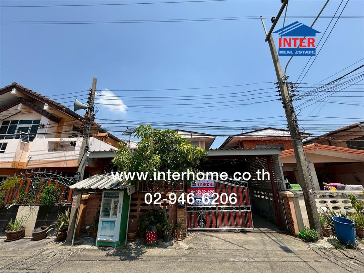 For SaleHousePathum Thani,Rangsit, Thammasat : 2-story detached house, 40 sq m, White House Village, Khlong Luang. Near Future Park Rangsit Department Store, Rangsit Intersection, Soi Khlong Luang 17/7. Rangsit-Nakhon Nayok Road, Khlong Luang, Pathum Thani