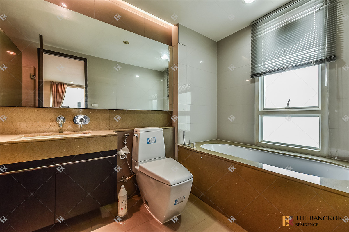 For RentCondoRatchathewi,Phayathai : 🔥 Available Rent🔥 The Address Pathumwan 2B2B 74 sqm. Just 35K/Month Call Ms.Angel(Aumi)0658209572