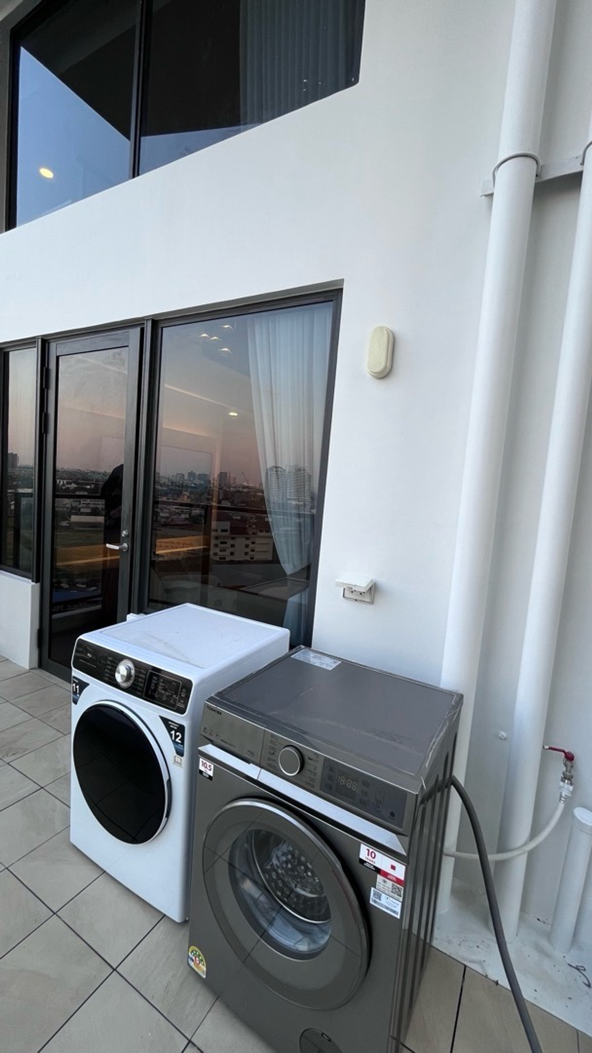 ให้เช่าคอนโดพระราม 9 เพชรบุรีตัดใหม่ RCA : 🔥ให้เช่าด่วน🔥ไซมิส พระราม 9 (แลนด์มาร์ค @MRTA Station) ห้องเพดานสูง เฟอร์นิเจอร์ครบพร้อมเข้าอยู่ ใกล้ MRT พระราม 9