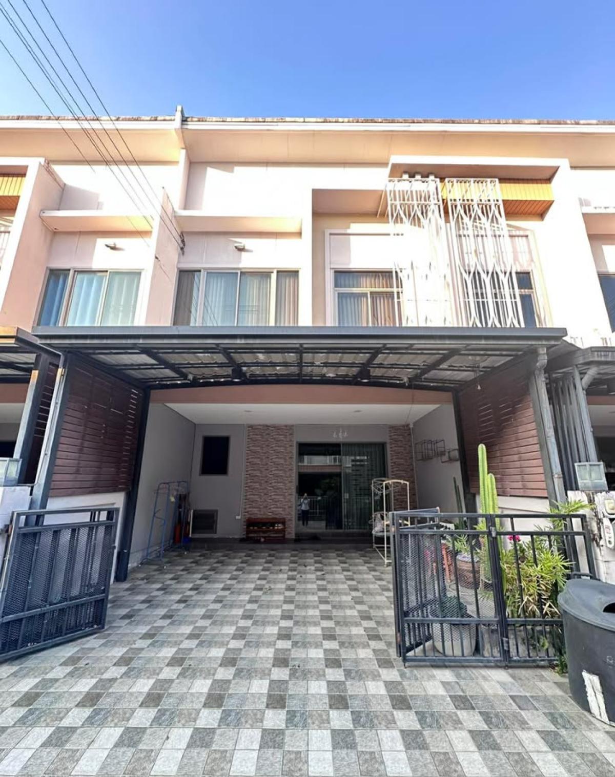 ขายทาวน์โฮมพัฒนาการ ศรีนครินทร์ : ขายทาวน์เฮ้าส์/ทาวน์โฮม  เดอะ เมทโทร พระราม 9-กรุงเทพกรีฑา สะพานสูง เขต สะพานสูง กรุงเทพ CX-148128