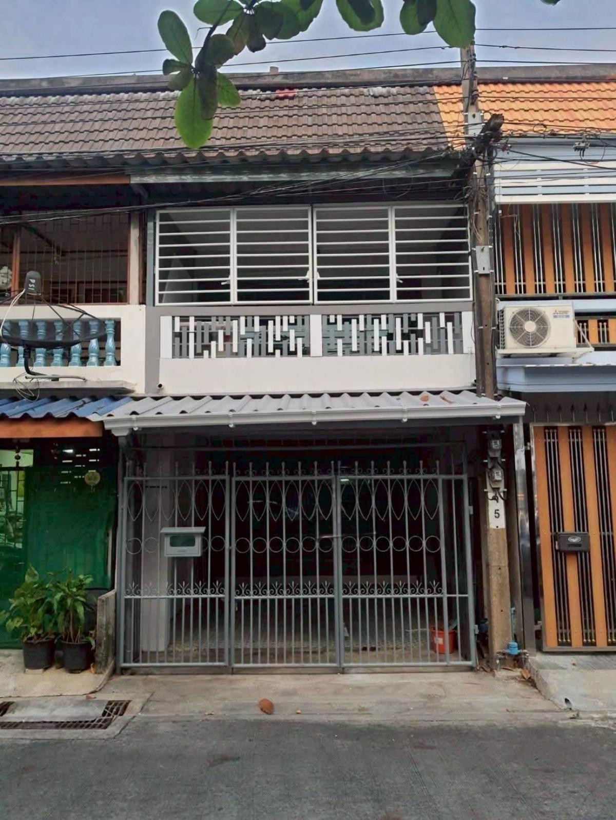 ขายทาวน์โฮมโชคชัย4 ลาดพร้าว71 : ขายทาวน์โฮม 2 ชั้น  ตลาดอมรพันธ์ 9  ลาดพร้าว เขต ลาดพร้าว กรุงเทพ CX-148668