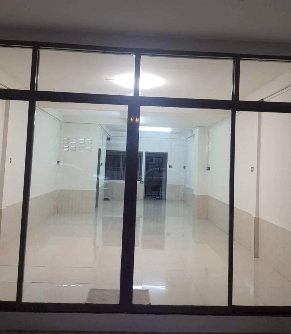 ขายทาวน์โฮมโชคชัย4 ลาดพร้าว71 : ขายทาวน์โฮม 2 ชั้น  ตลาดอมรพันธ์ 9  ลาดพร้าว เขต ลาดพร้าว กรุงเทพ CX-148668