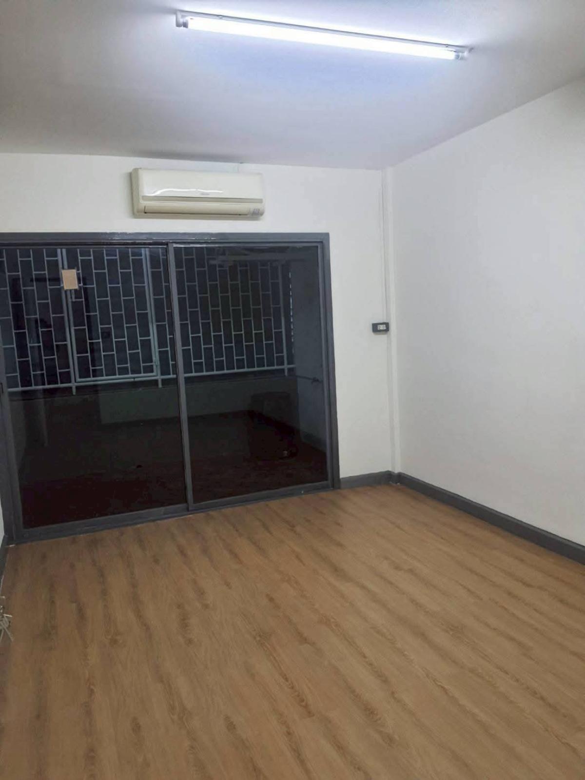 ขายทาวน์โฮมโชคชัย4 ลาดพร้าว71 : ขายทาวน์โฮม 2 ชั้น  ตลาดอมรพันธ์ 9  ลาดพร้าว เขต ลาดพร้าว กรุงเทพ CX-148668