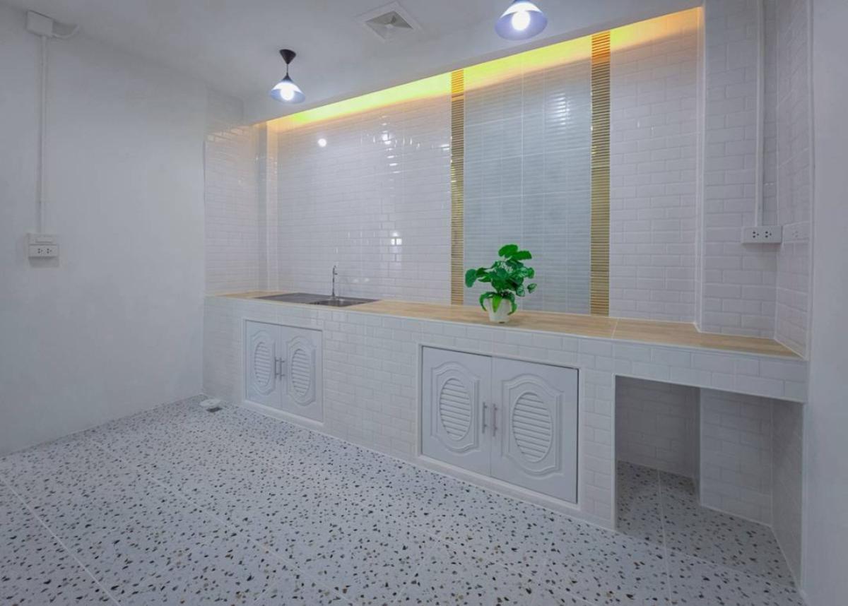 ขายทาวน์โฮมนนทบุรี บางใหญ่ บางบัวทอง : ขายทาวน์เฮ้าส์/ทาวน์โฮม  บัวทองธานี พาร์ค ห้องมุม รีโนเวทใหม่ บางบัวทอง บางบัวทอง นนทบุรี CX-148666