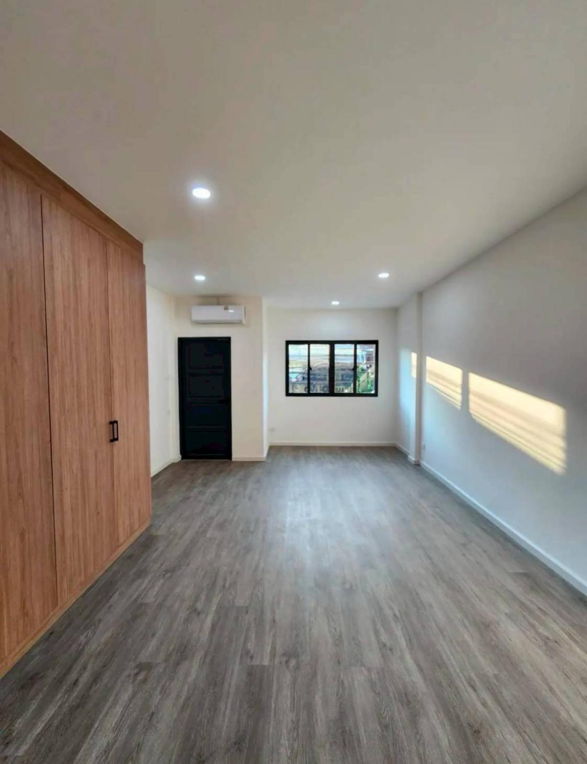 ขายทาวน์โฮมรามคำแหง หัวหมาก : ขายทาวน์เฮ้าส์/ทาวน์โฮม  บ้านปรีชา 8 หัวหมาก เขต บางกะปิ กรุงเทพ CX-148571