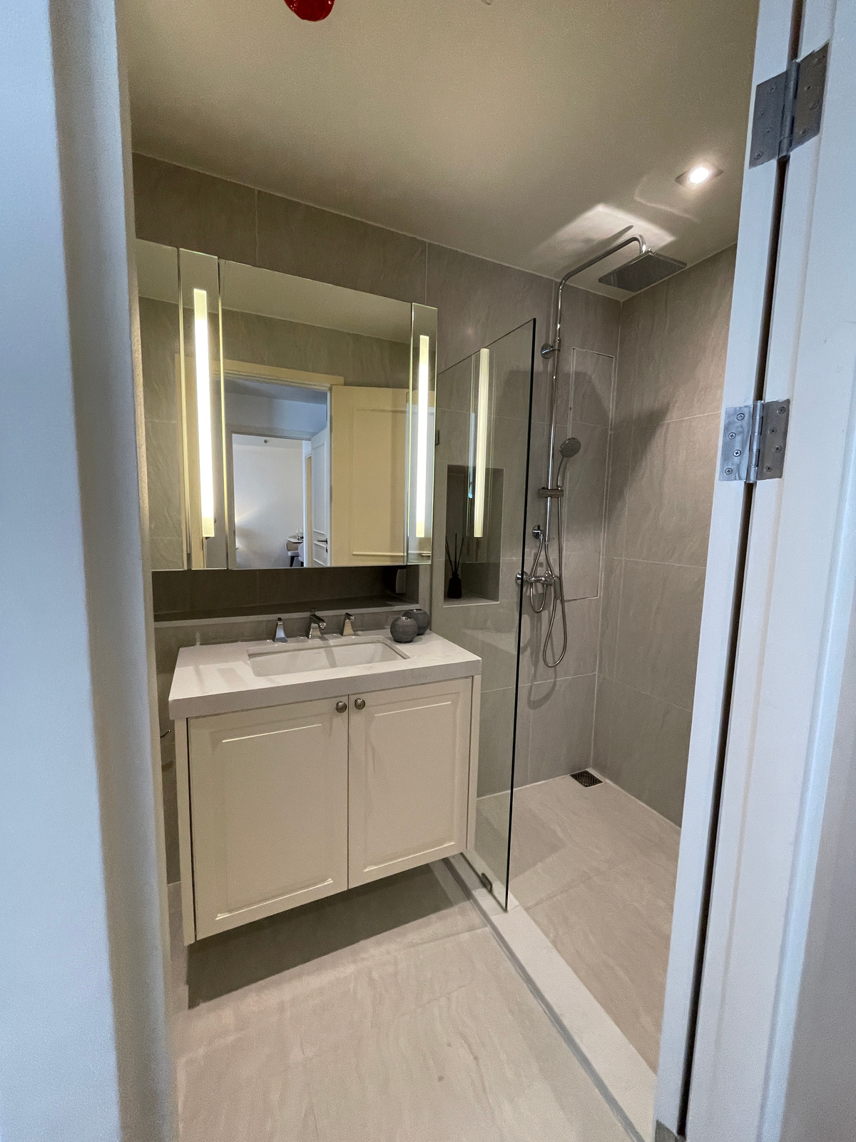 For SaleCondoSathorn, Narathiwat : [READY TO MOVE IN] Room dropped down! 2 bedrooms, fully furnished + electrical appliances, Altitude Symphony Charoenkrung | Only 400 m. to Shrewsbury, just carry your bags and move in! 2 Bed Unit, 11th floor, north direction, last room, best price, sold f