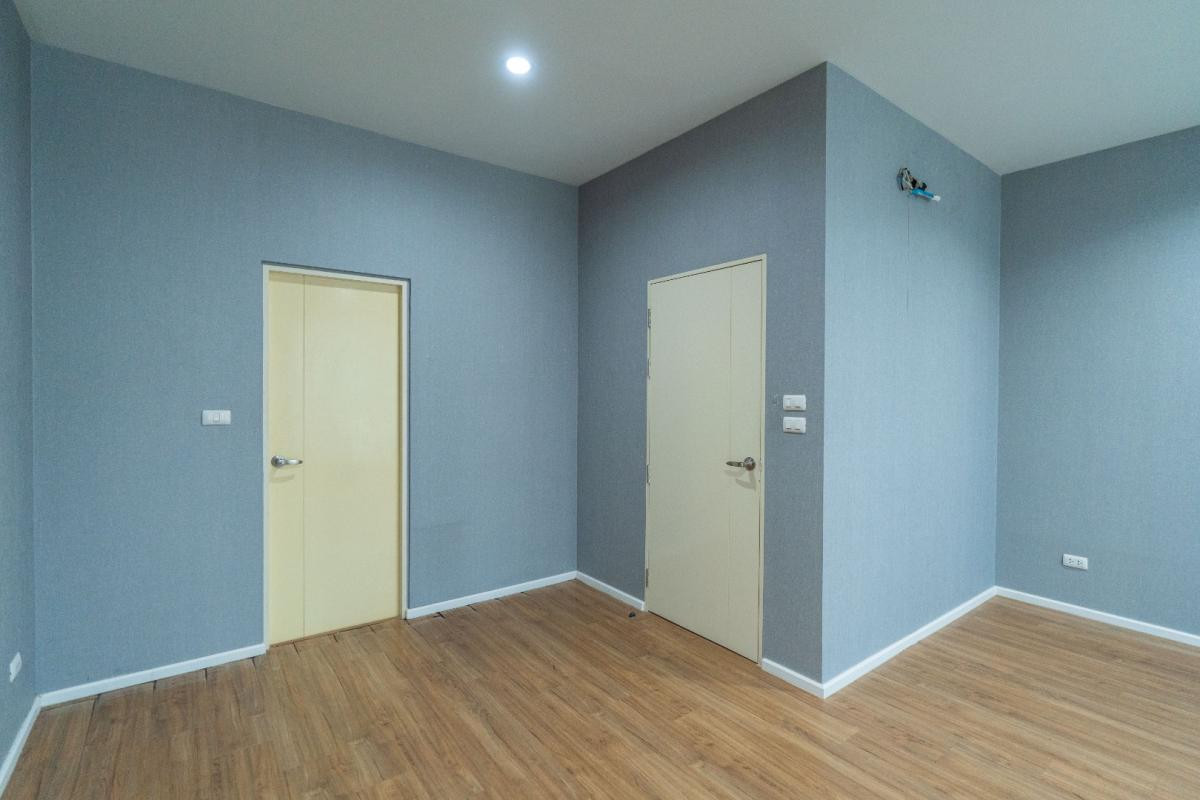 For RentTownhomePattanakan, Srinakarin : Single house for rent Baan Klang Muang The Edition Rama 9 - Krungthep Kreetha, near Big C, Kheha Romklao, only 7 minutes.