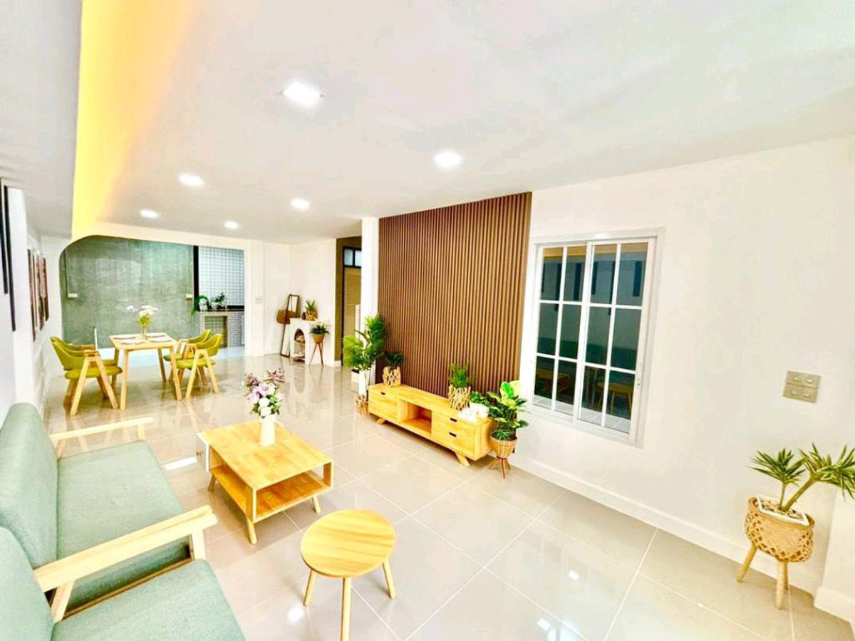 For SaleTownhomePathum Thani,Rangsit, Thammasat : 2-story townhouse, Piyawararom Village, Khlong 4, Prince Sai. Sawai Pracharat, Pathum Thani, Bueng Yitho hundred year old market