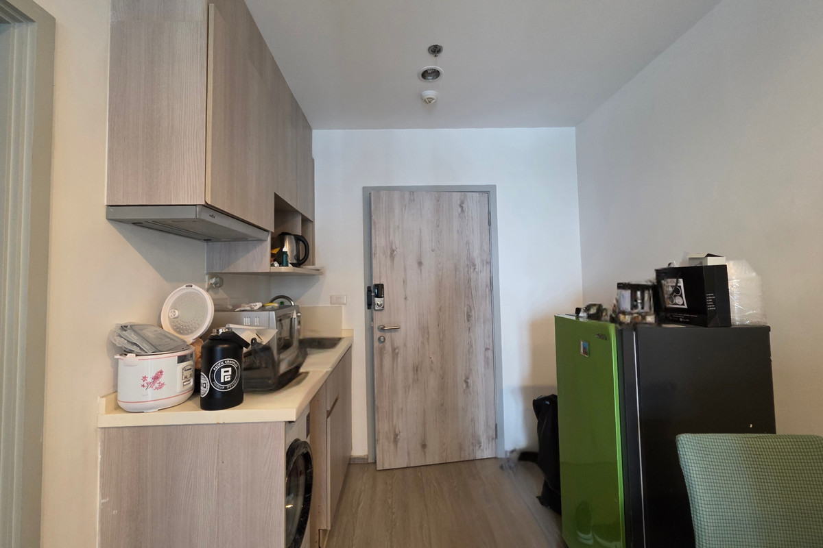 For SaleCondoPinklao, Charansanitwong : Condo for sale, corner room with tenant Next to Bang Khun Non BTS, near Siriraj.