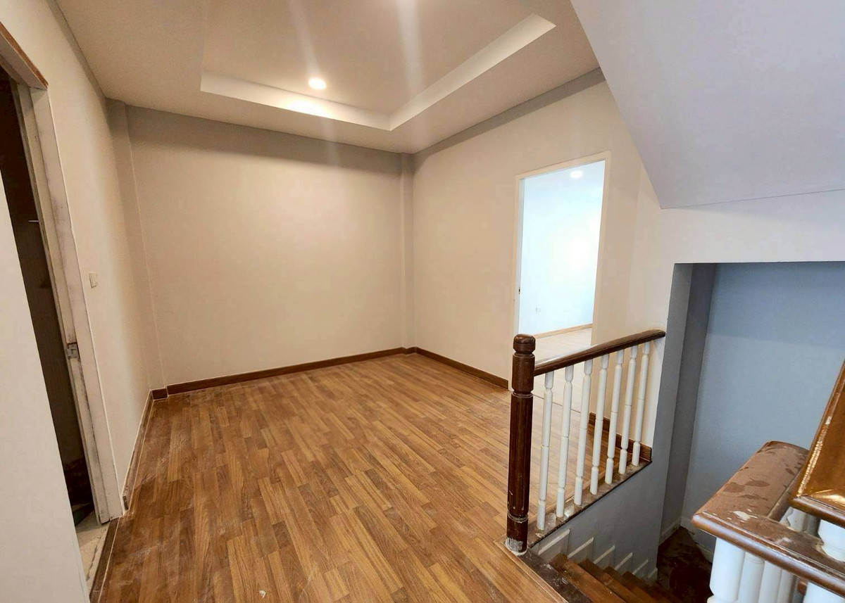 ขายทาวน์โฮมพัฒนาการ ศรีนครินทร์ : บ้านกลางเมือง เดอะ รอยัล โมนาโค ทาวน์โฮม 3 ชั้น ทำเล พัฒนาการ - ศรีนครินทร์  รีโนเวทใหม่ 