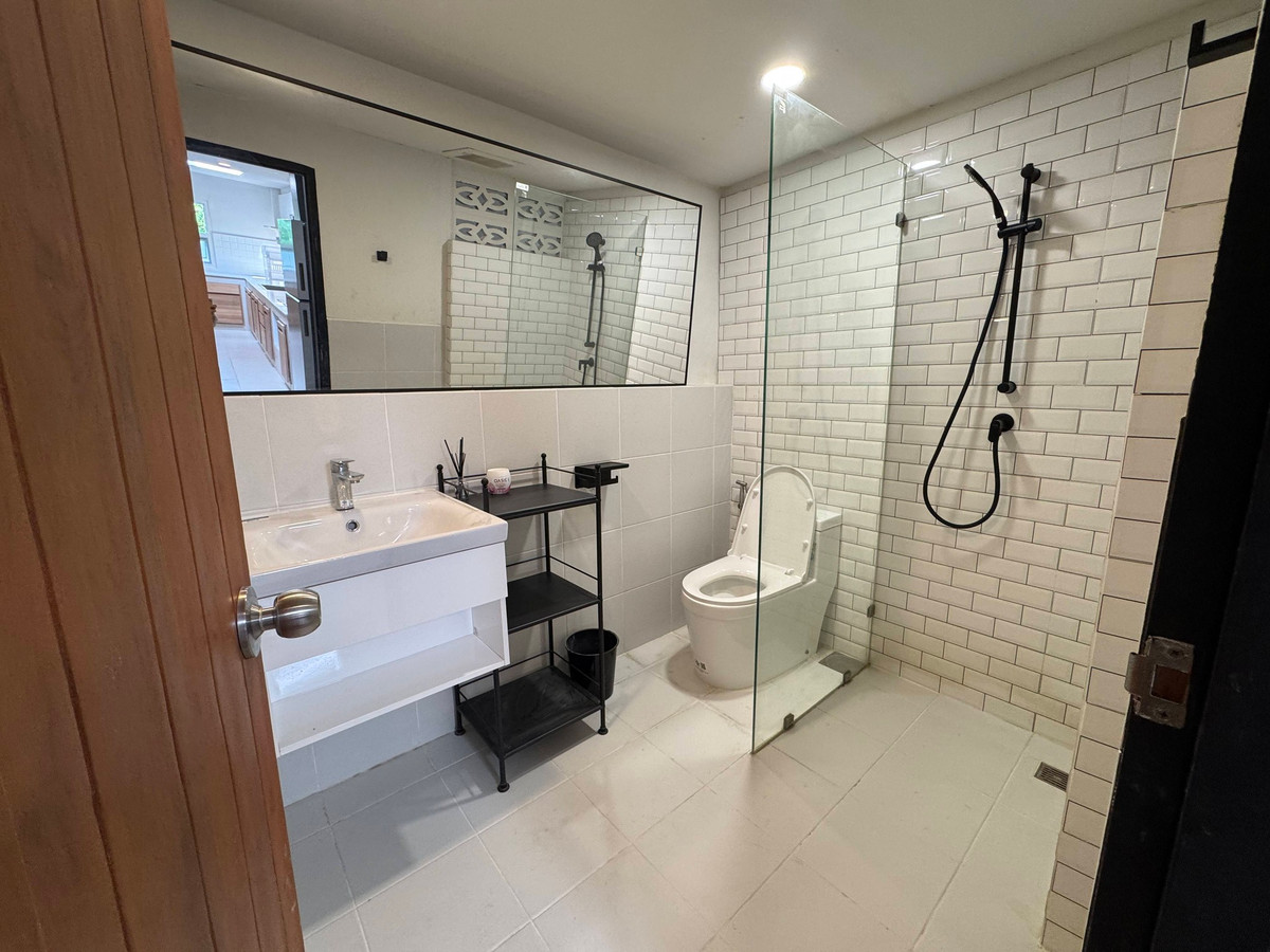 For RentHouseBangna, Bearing, Lasalle : For rent, renovated house, 96 sq m, 3 bedrooms, 4 bathrooms, 2-story detached house, Muang Kaeo 4, Soi Ratchawinit Bang Kaeo, Mega Bangna.