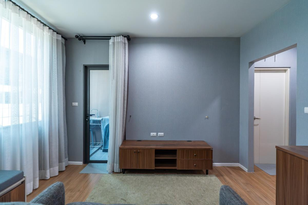 For RentTownhomePattanakan, Srinakarin : Single house for rent Baan Klang Muang The Edition Rama 9 - Krungthep Kreetha, near Big C, Kheha Romklao, only 7 minutes.