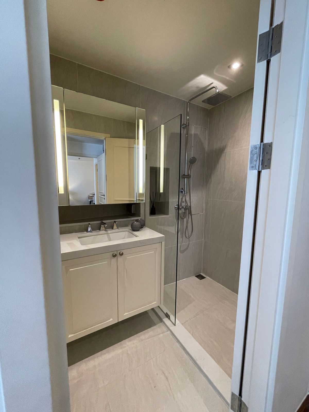 For SaleCondoSathorn, Narathiwat : [READY TO MOVE IN] Room dropped down! 2 bedrooms, fully furnished + electrical appliances, Altitude Symphony Charoenkrung | Only 400 m. to Shrewsbury, just carry your bags and move in! 2 Bed Unit, 11th floor, north direction, last room, best price, sold f