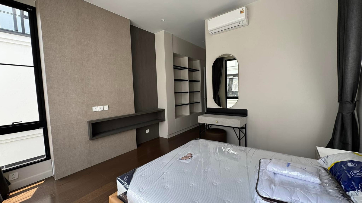 For RentHousePattanakan, Srinakarin : Malton Gates Krungthep Kreetha / 5 Bedrooms (FOR RENT) BZD165