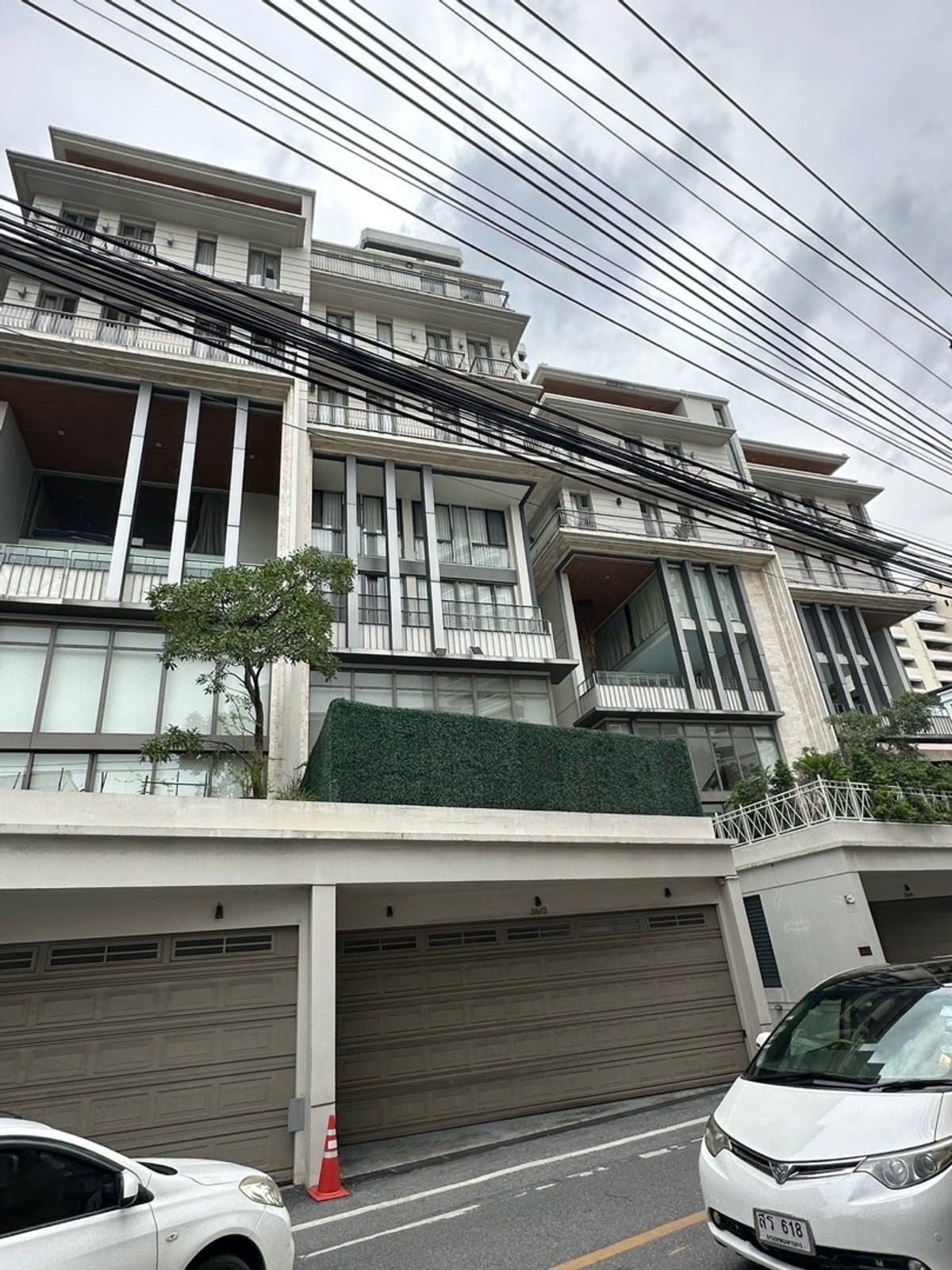 For RentHouseSukhumvit, Asoke, Thonglor : ✨[For rent] Sukhumvit 49/1! Luxury house, Pool villa, has an elevator, 4 bedrooms, 6 bathrooms, accessible via Soi 47 (near Samitivej)
