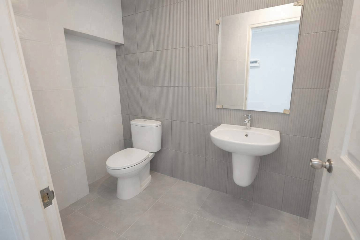 ขายทาวน์โฮมพัฒนาการ ศรีนครินทร์ : บ้านกลางเมือง เดอะ รอยัล โมนาโค ทาวน์โฮม 3 ชั้น ทำเล พัฒนาการ - ศรีนครินทร์  รีโนเวทใหม่ 