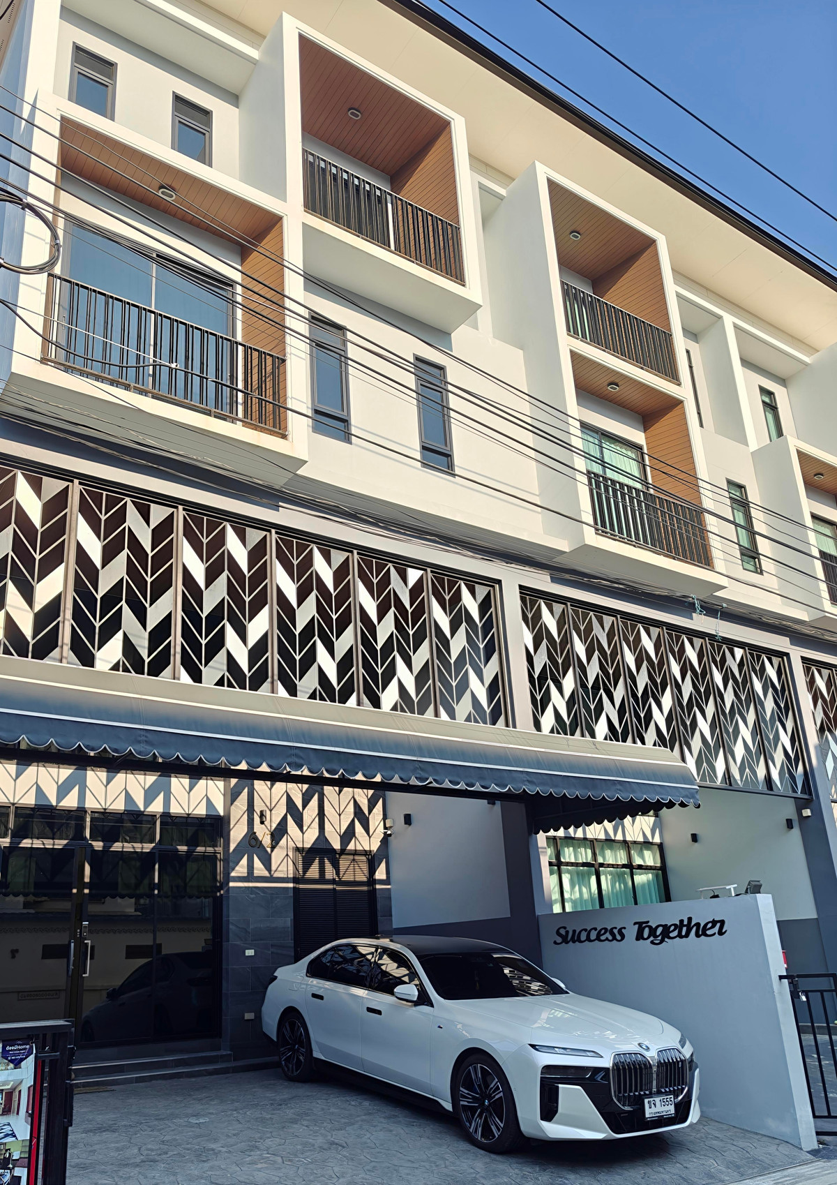 For RentHome OfficeChokchai 4, Ladprao 71, Ladprao 48, : New Luxury Home Office in the heart of Lat Phrao for rent.