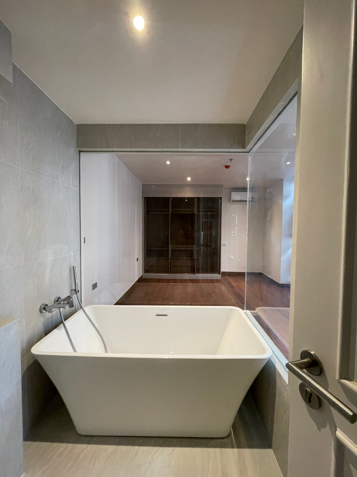 For SaleCondoSathorn, Narathiwat : [LAST UNIT - Beautiful view on the 15th floor] 2 Bed, wide width, Rare Item! Altitude Symphony Charoenkrung | near Shrewsbury, only 400 m. Unit 2 bedrooms, 2 bathrooms with the most perfect layout (Type C2) on the 15th floor, receiving a northeastern city