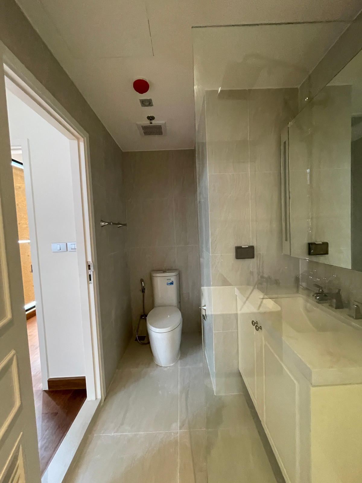 For SaleCondoSathorn, Narathiwat : [LAST UNIT - Beautiful view on the 15th floor] 2 Bed, wide width, Rare Item! Altitude Symphony Charoenkrung | near Shrewsbury, only 400 m. Unit 2 bedrooms, 2 bathrooms with the most perfect layout (Type C2) on the 15th floor, receiving a northeastern city