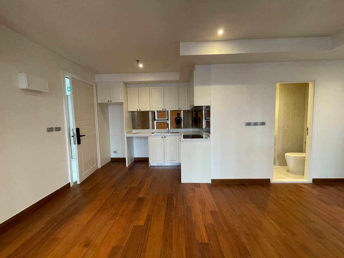 For SaleCondoSathorn, Narathiwat : [LAST UNIT - Beautiful view on the 15th floor] 2 Bed, wide width, Rare Item! Altitude Symphony Charoenkrung | near Shrewsbury, only 400 m. Unit 2 bedrooms, 2 bathrooms with the most perfect layout (Type C2) on the 15th floor, receiving a northeastern city