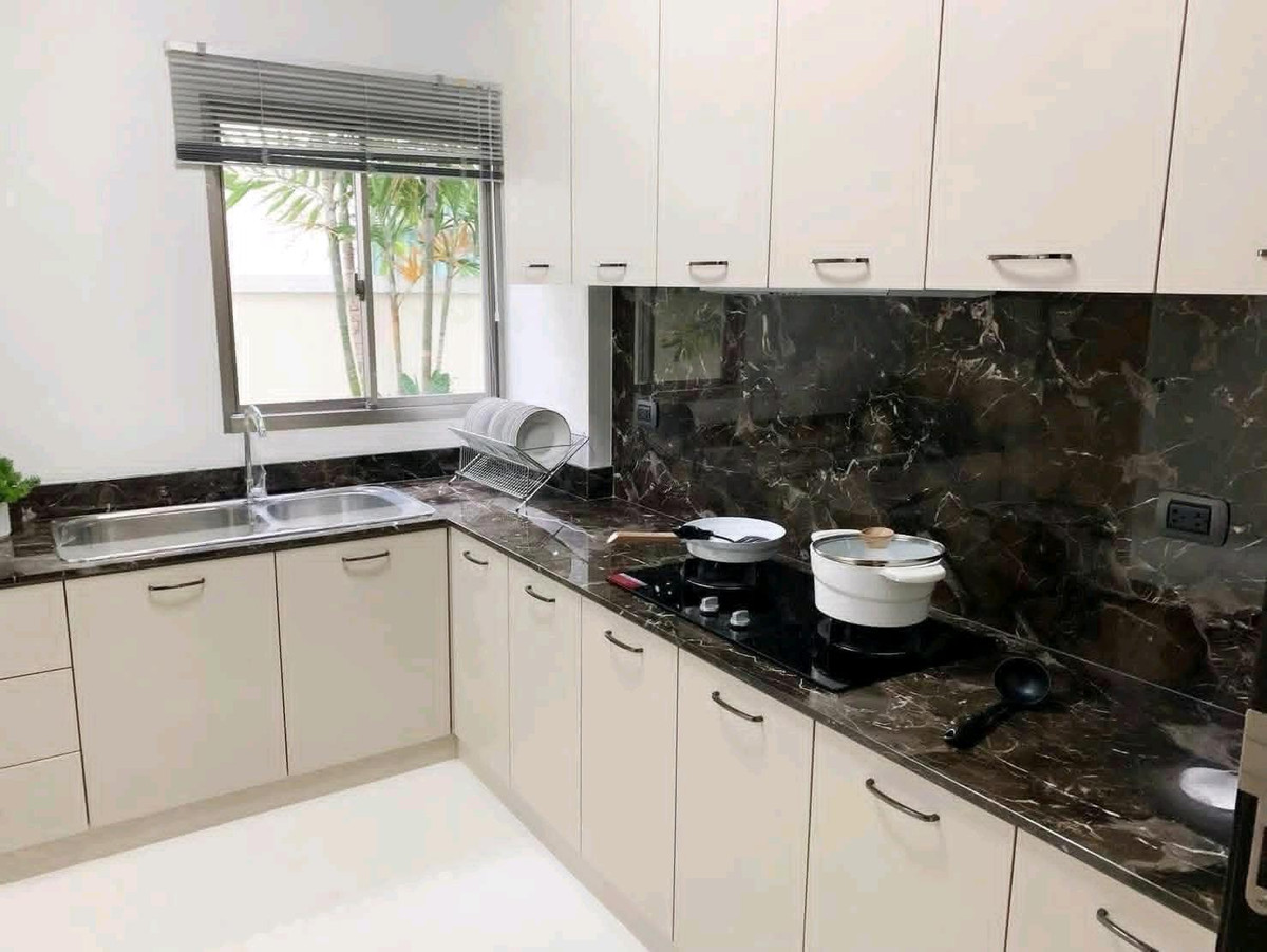 For RentHouseLadkrabang, Suwannaphum Airport : ✨🌊 Luxury detached house With private swimming pool, corner house, wide area, quiet and private atmosphere.