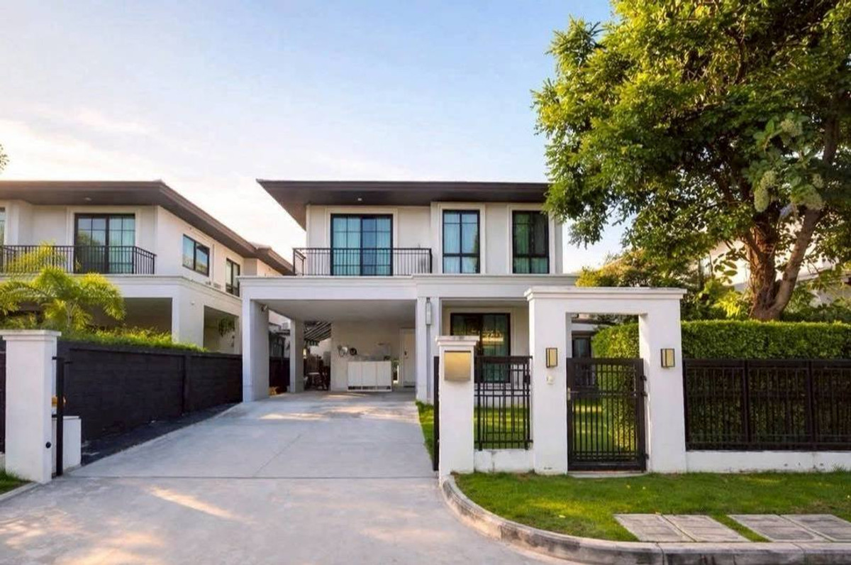 For SaleHousePattanakan, Srinakarin : ***Setthasiri Pattanakarn*** 2-story detached house, ready to move in, 65 sq m. Special! Reduced to 11.5 million (3BR&3Bath) --- Agent Top