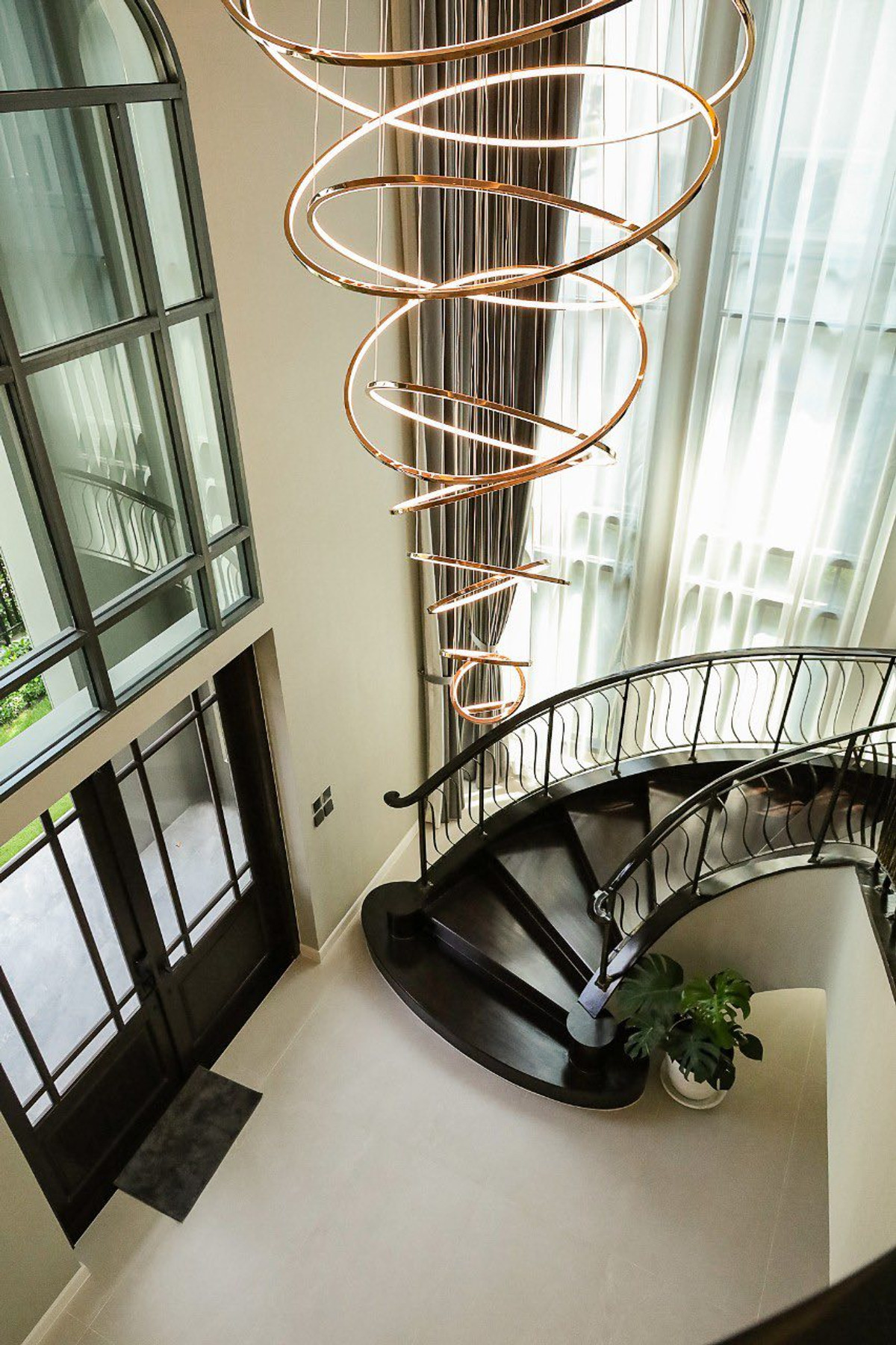 For RentHouseLadkrabang, Suwannaphum Airport : Grand Bangkok Boulevard Krungthepkreetha / 5 Bedrooms (FOR RENT) BZD166