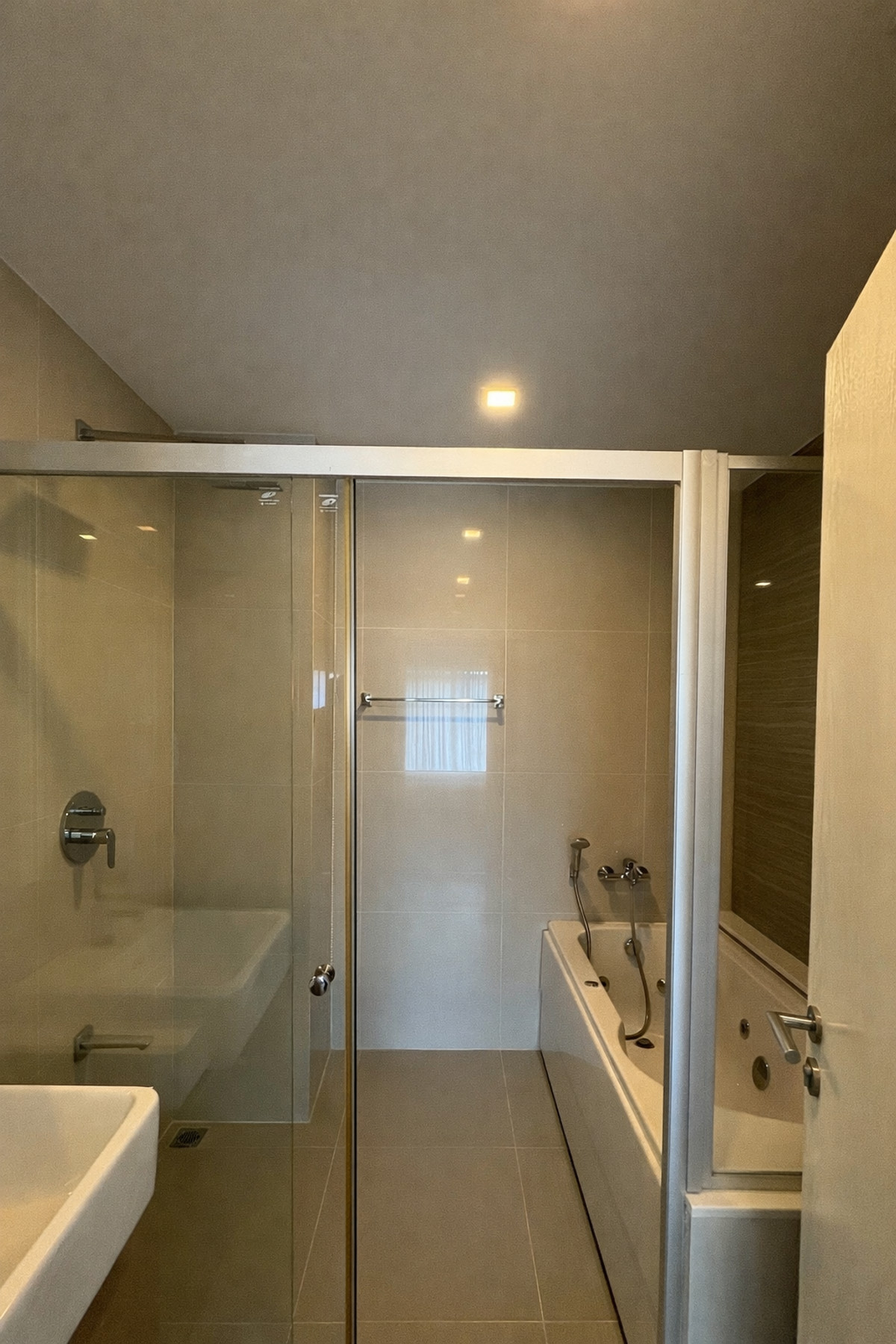 CondoSriracha Laem Chabang Ban Bueng : Condo for sale/rent, sea view + city and mountain view, high floor, KnightsBridge The Ocean Sriracha