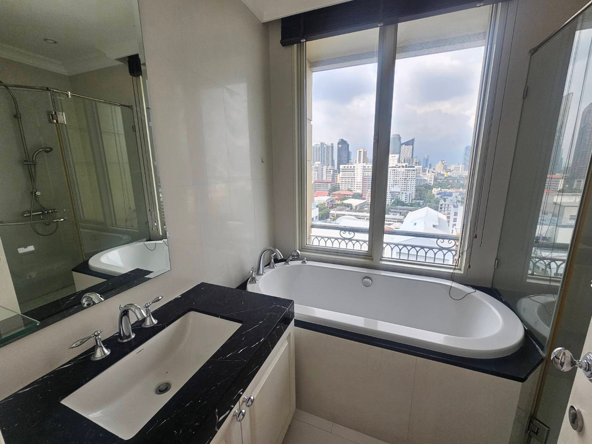 For RentCondoSukhumvit, Asoke, Thonglor : Rent 2 bedrooms, 2 bathrooms, Royce Private Residence.