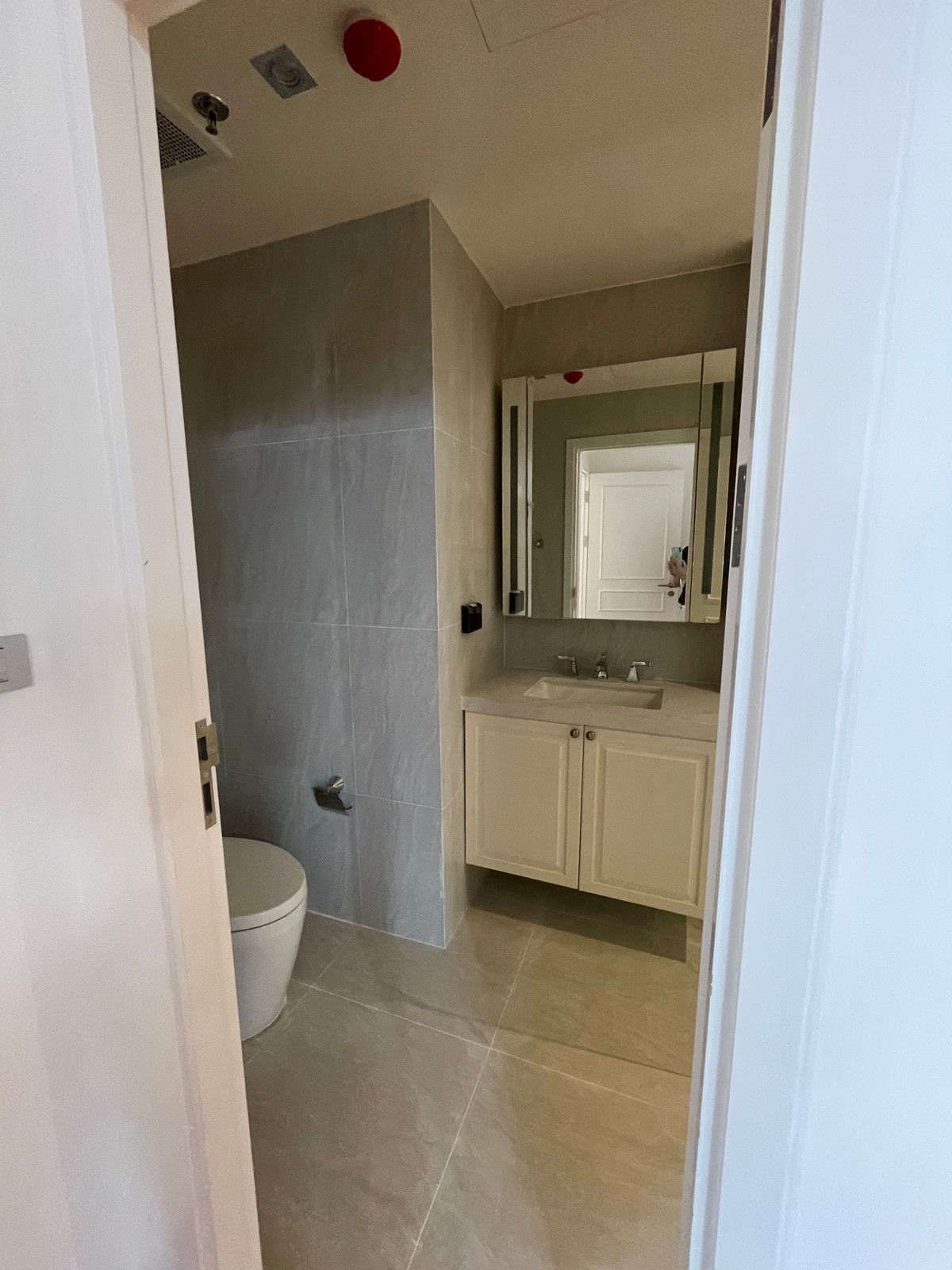 For SaleCondoSathorn, Narathiwat : [LAST UNIT - Beautiful view on the 15th floor] 2 Bed, wide width, Rare Item! Altitude Symphony Charoenkrung | near Shrewsbury, only 400 m. Unit 2 bedrooms, 2 bathrooms with the most perfect layout (Type C2) on the 15th floor, receiving a northeastern city